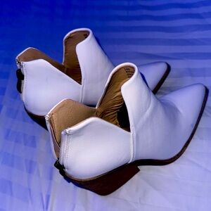 Barn baby (brand) size 6, color white